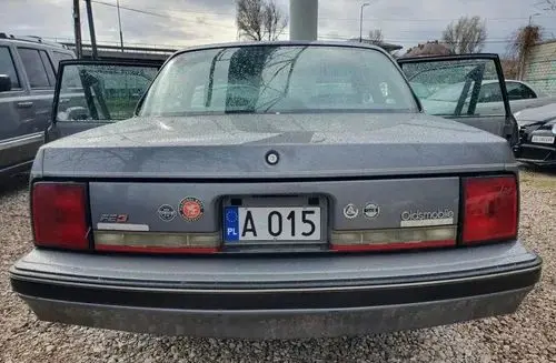 OLDSMOBILE Cutlass 