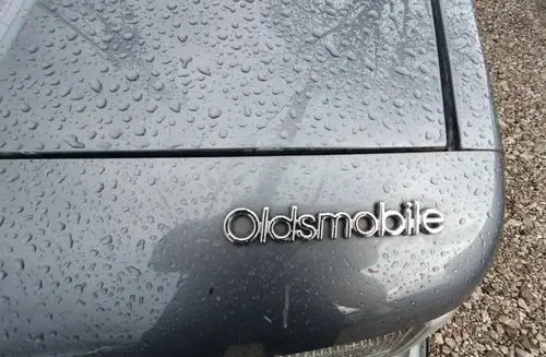 OLDSMOBILE Cutlass 