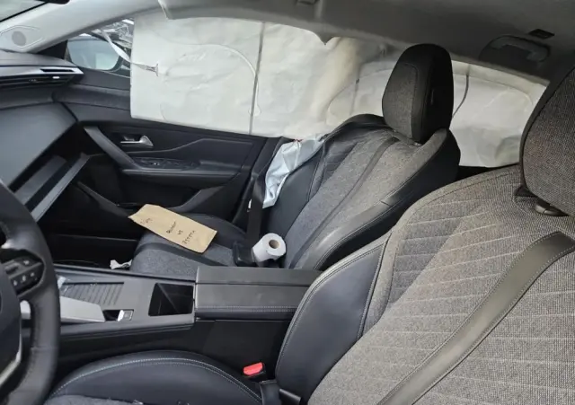 PEUGEOT 408 1.2 PureTech Allure Pack S&S EAT8
