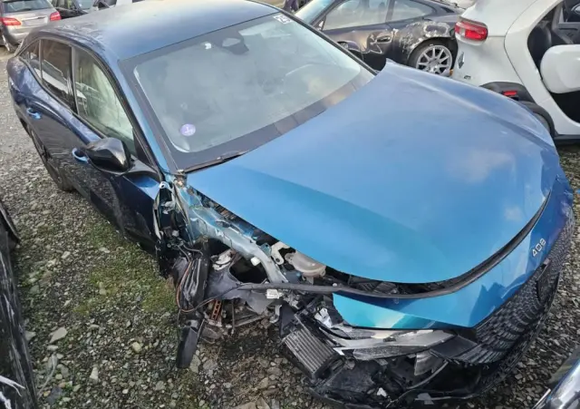 PEUGEOT 408 1.2 PureTech Allure Pack S&S EAT8