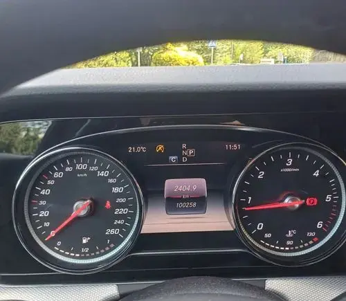 MERCEDES-BENZ Klasa E 