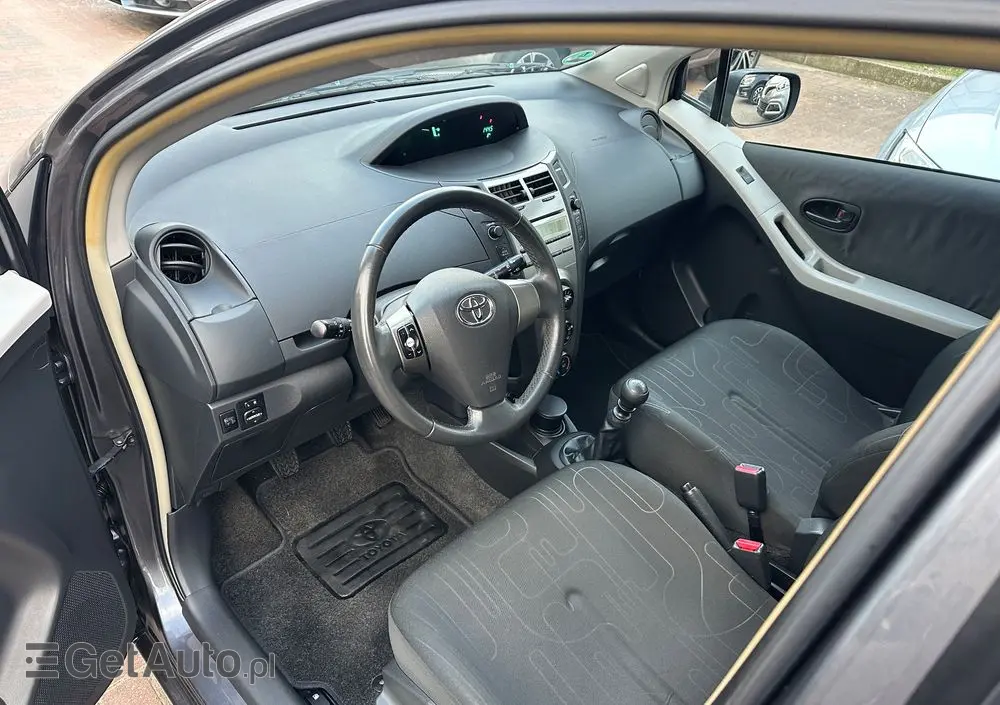 TOYOTA Yaris 1.33 VVT-i Cool+