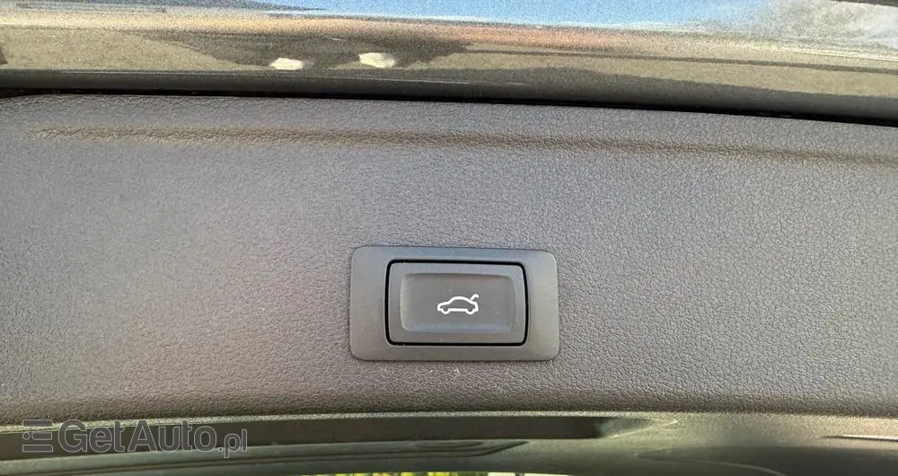 AUDI A4 Avant 30 TDI S tronic S line