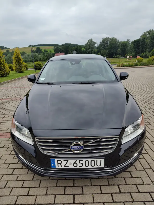 VOLVO S80 