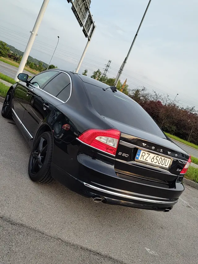 VOLVO S80 