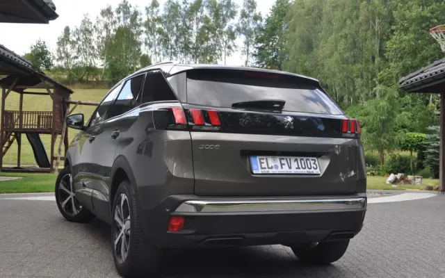 PEUGEOT 3008 BlueHDi 120 Stop & Start Allure