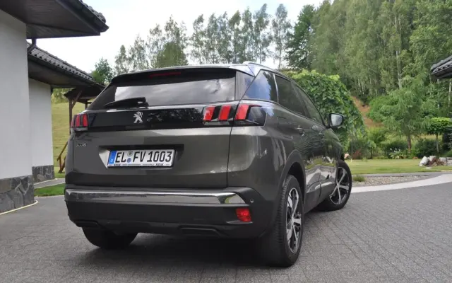PEUGEOT 3008 BlueHDi 120 Stop & Start Allure