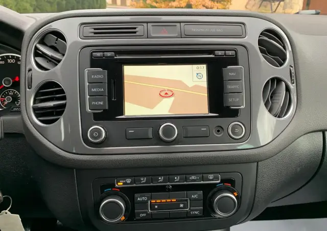 VOLKSWAGEN Tiguan 2.0 TDI DPF BlueMotion Technology Trend & Fun