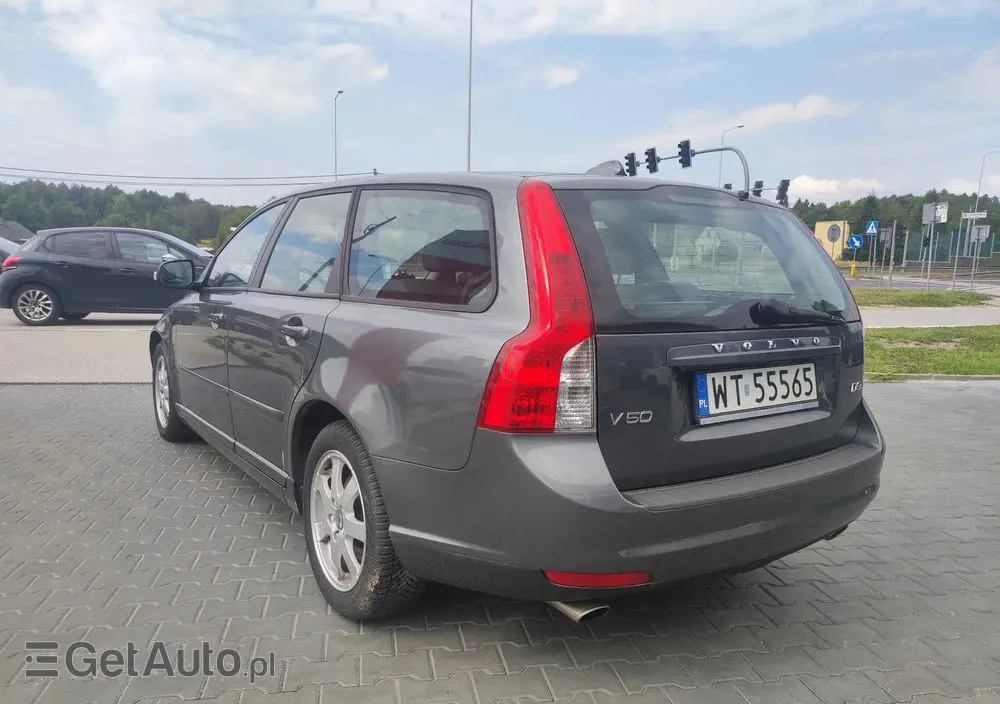 VOLVO V50 