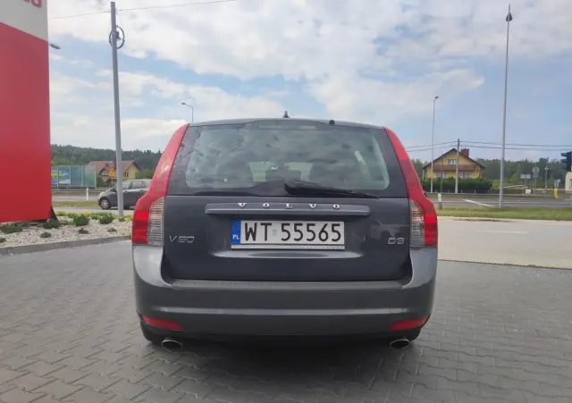 VOLVO V50 