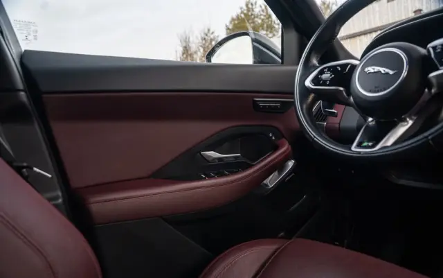 JAGUAR E-Pace D200 AWD R-Dynamic SE