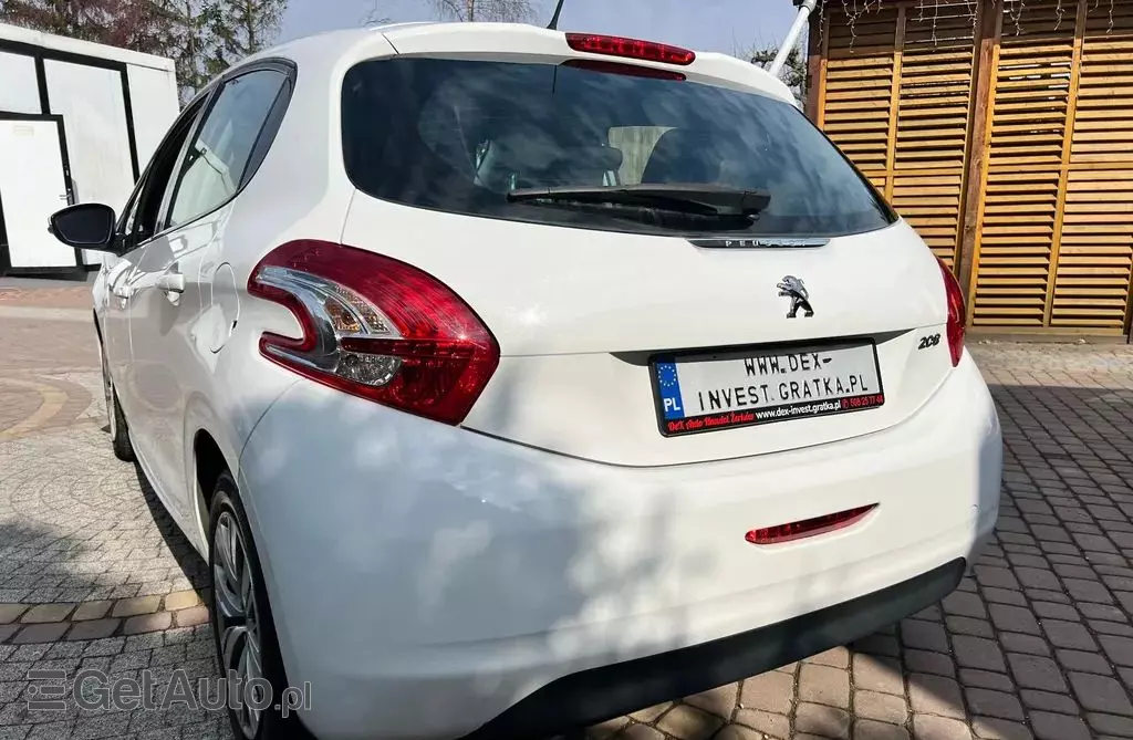 PEUGEOT 208 