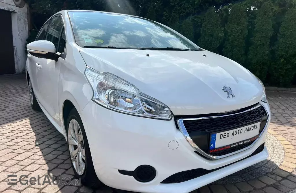 PEUGEOT 208 