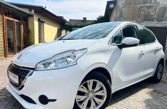 PEUGEOT 208 