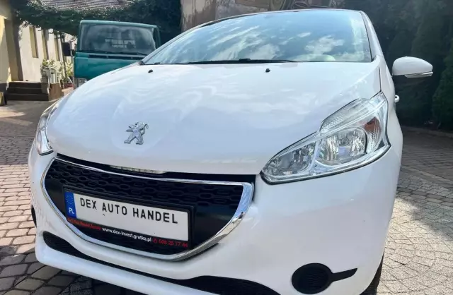 PEUGEOT 208 