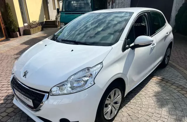 PEUGEOT 208 