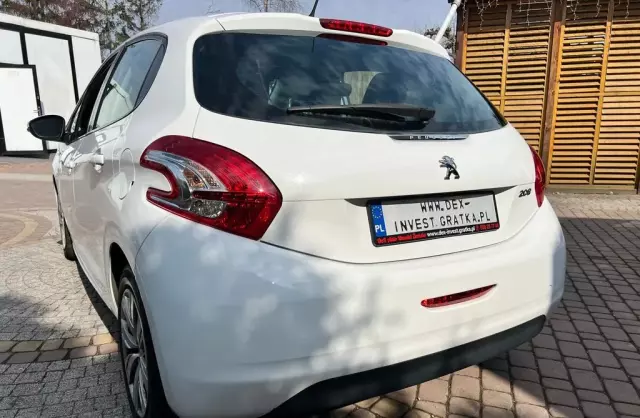 PEUGEOT 208 