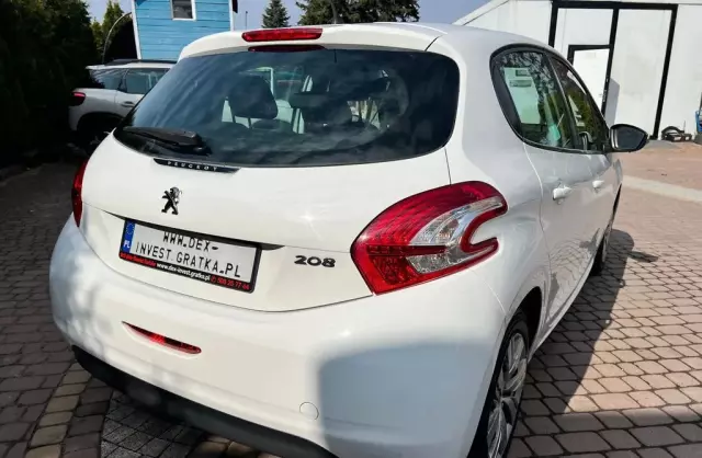 PEUGEOT 208 