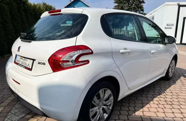 PEUGEOT 208 