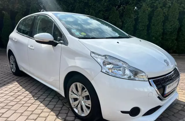 PEUGEOT 208 