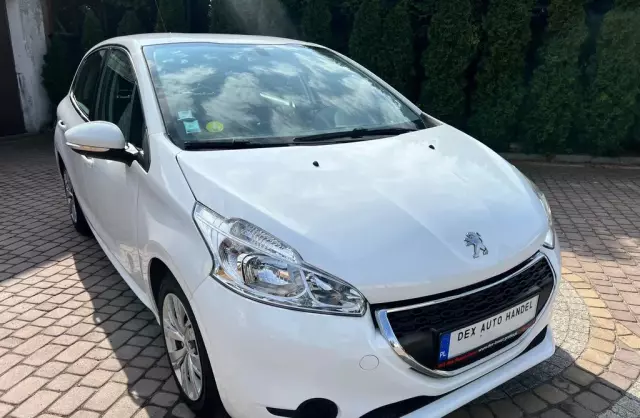 PEUGEOT 208 