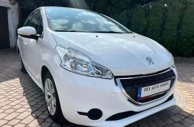 PEUGEOT 208 