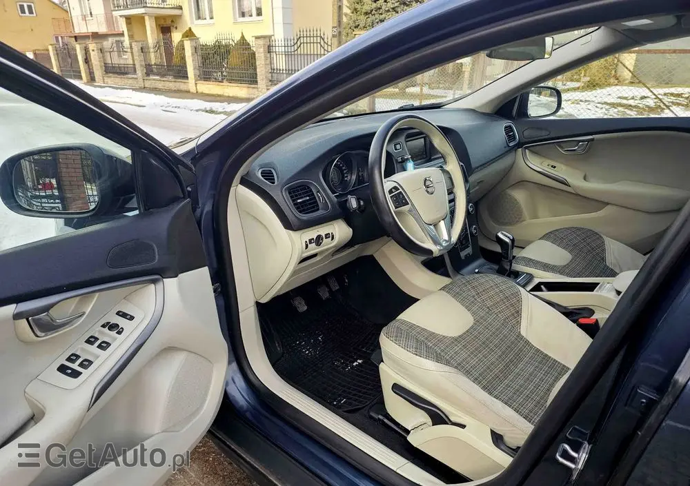 VOLVO V40 Cross Country D2 Pro