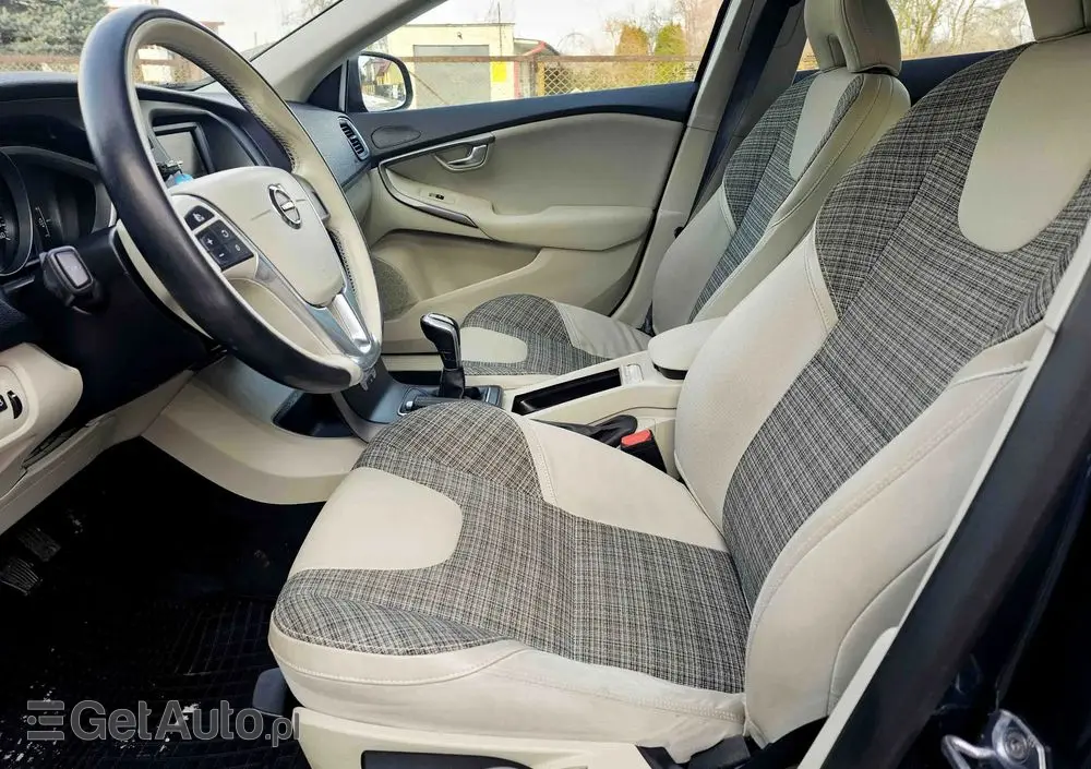 VOLVO V40 Cross Country D2 Pro