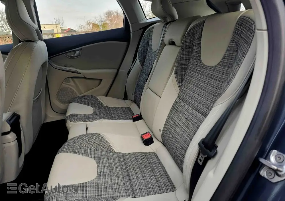 VOLVO V40 Cross Country D2 Pro