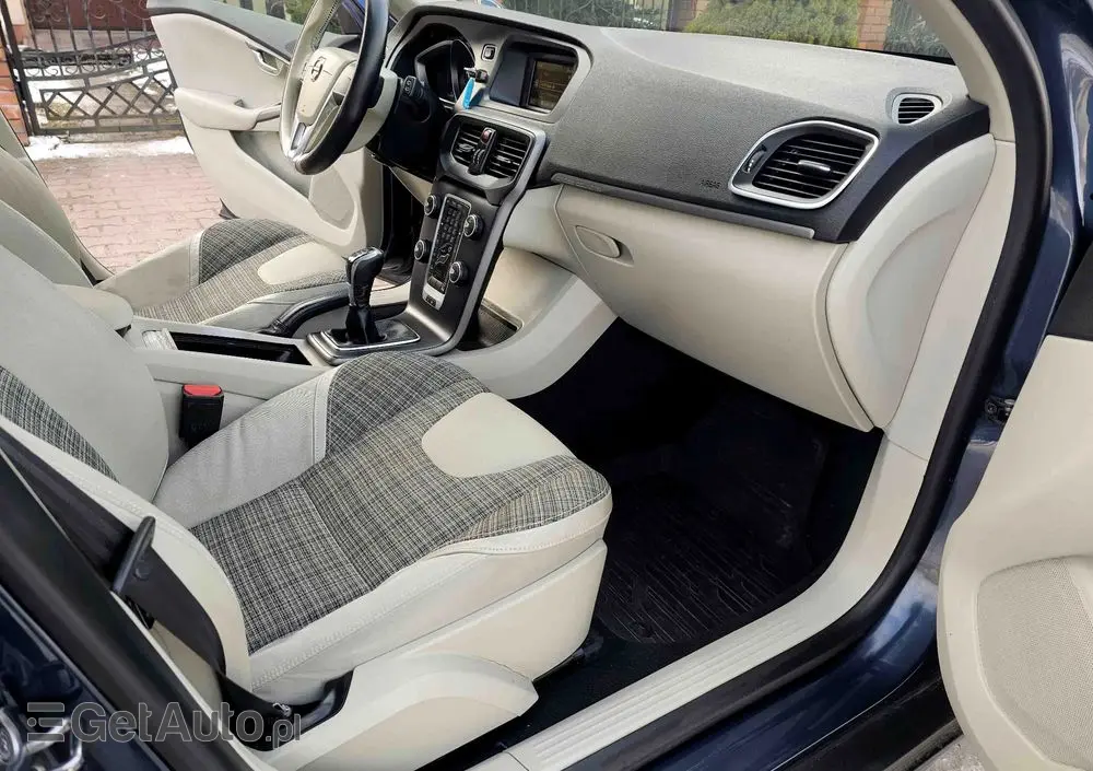 VOLVO V40 Cross Country D2 Pro