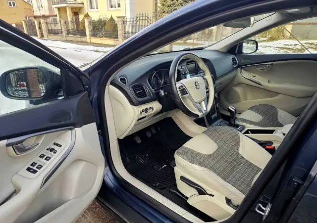 VOLVO V40 Cross Country D2 Pro