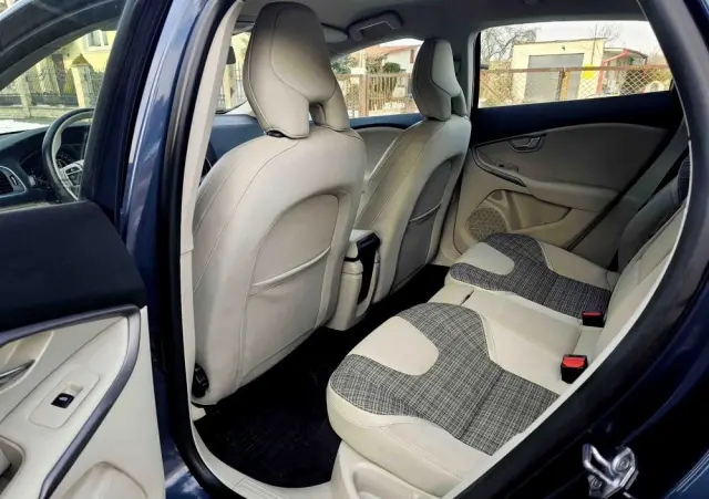 VOLVO V40 Cross Country D2 Pro