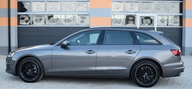 AUDI A4 Avant 40 TDI quattro S tronic advanced