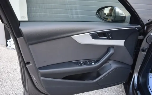 AUDI A4 Avant 40 TDI quattro S tronic advanced