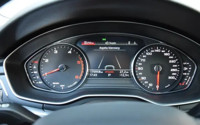 AUDI A4 Avant 40 TDI quattro S tronic advanced