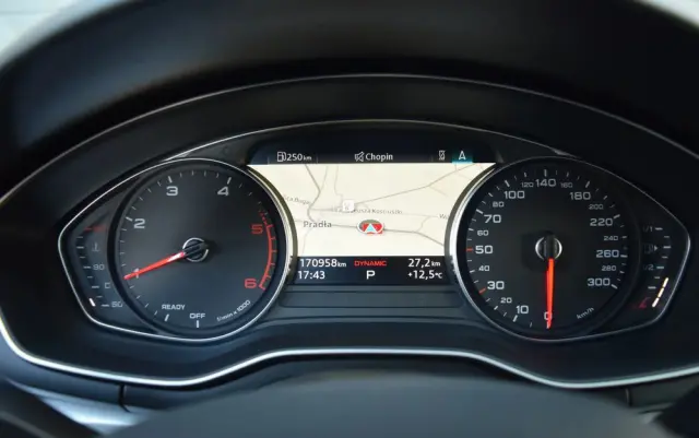 AUDI A4 Avant 40 TDI quattro S tronic advanced