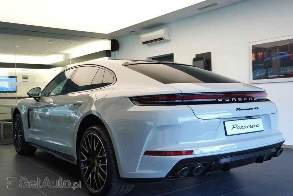 PORSCHE Panamera 