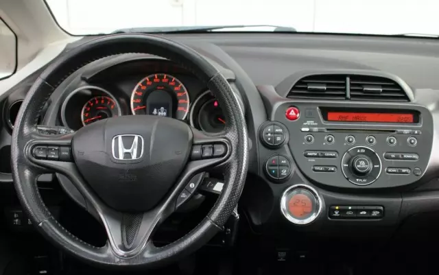 HONDA Jazz 1.4 i-VTEC Elegance