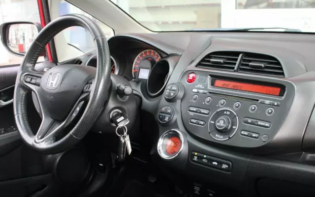 HONDA Jazz 1.4 i-VTEC Elegance