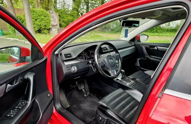 VOLKSWAGEN Passat 