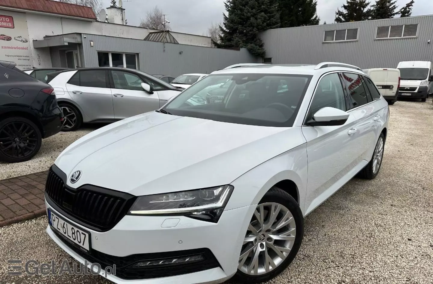 SKODA Superb 
