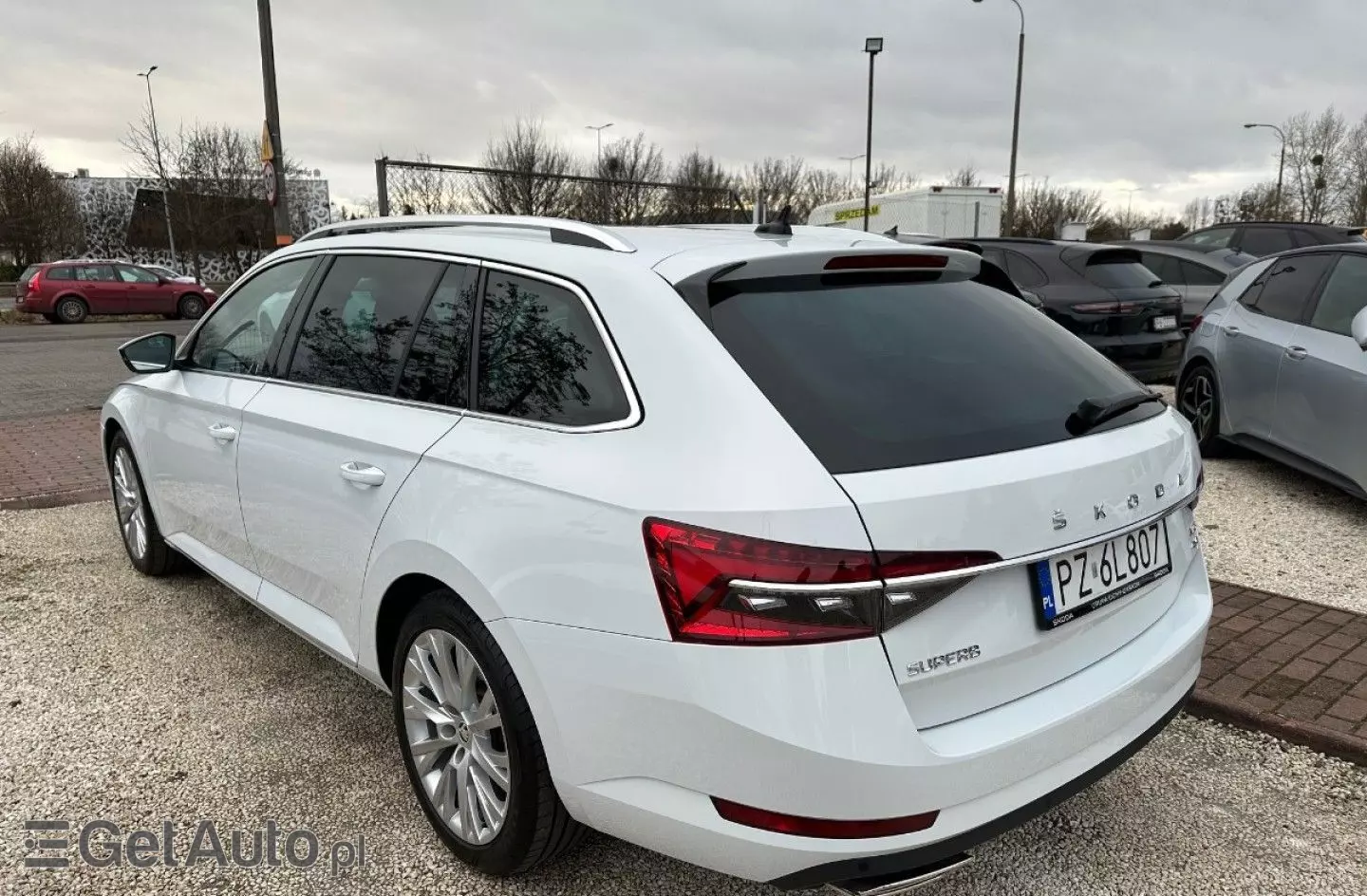 SKODA Superb 