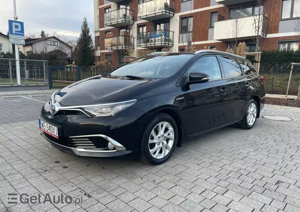 TOYOTA Auris Hybrid 135 Prestige