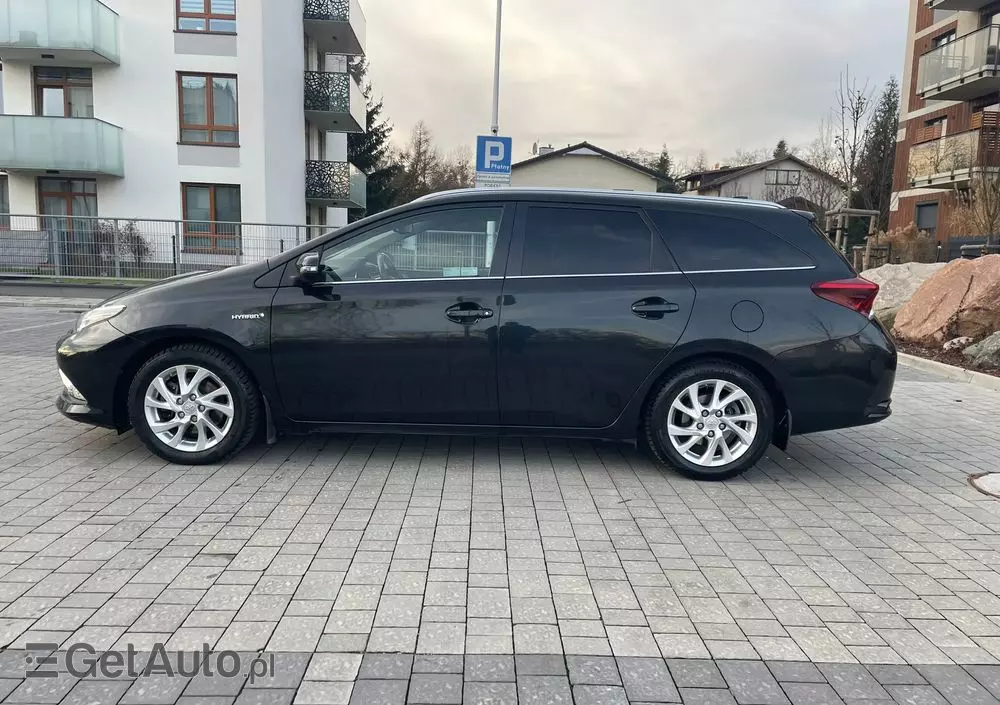 TOYOTA Auris Hybrid 135 Prestige