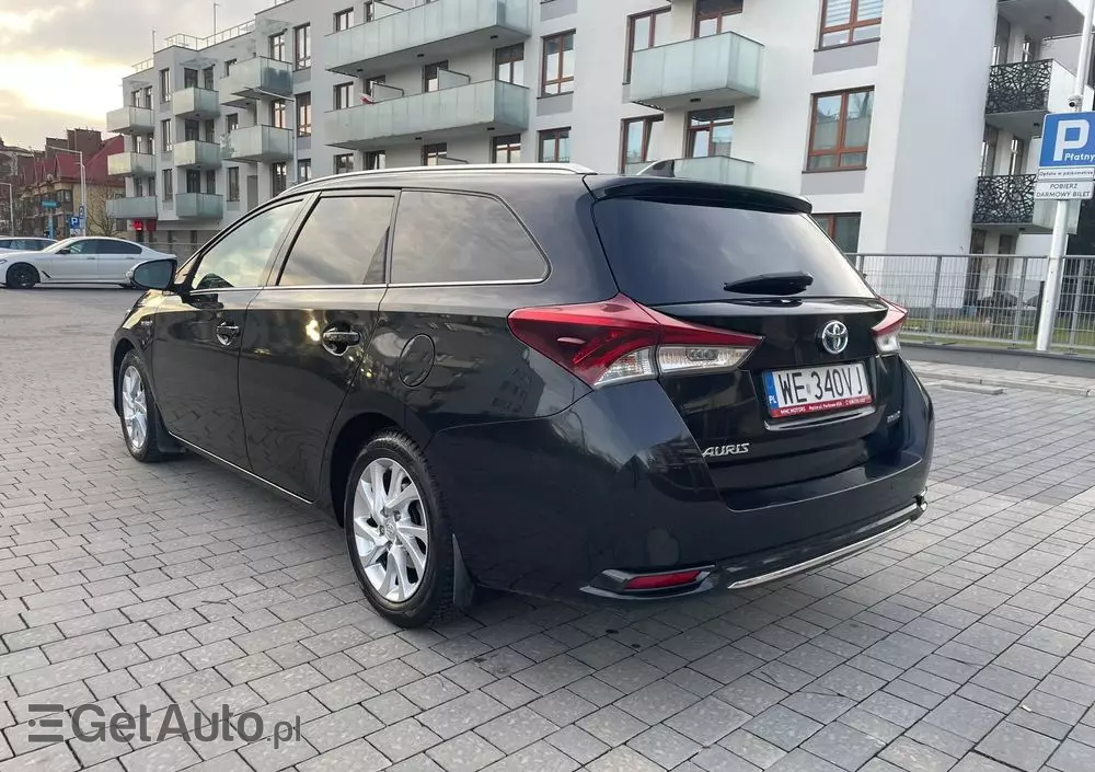TOYOTA Auris Hybrid 135 Prestige
