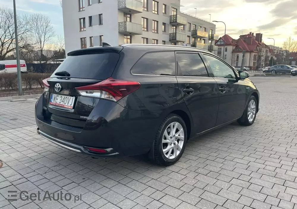 TOYOTA Auris Hybrid 135 Prestige