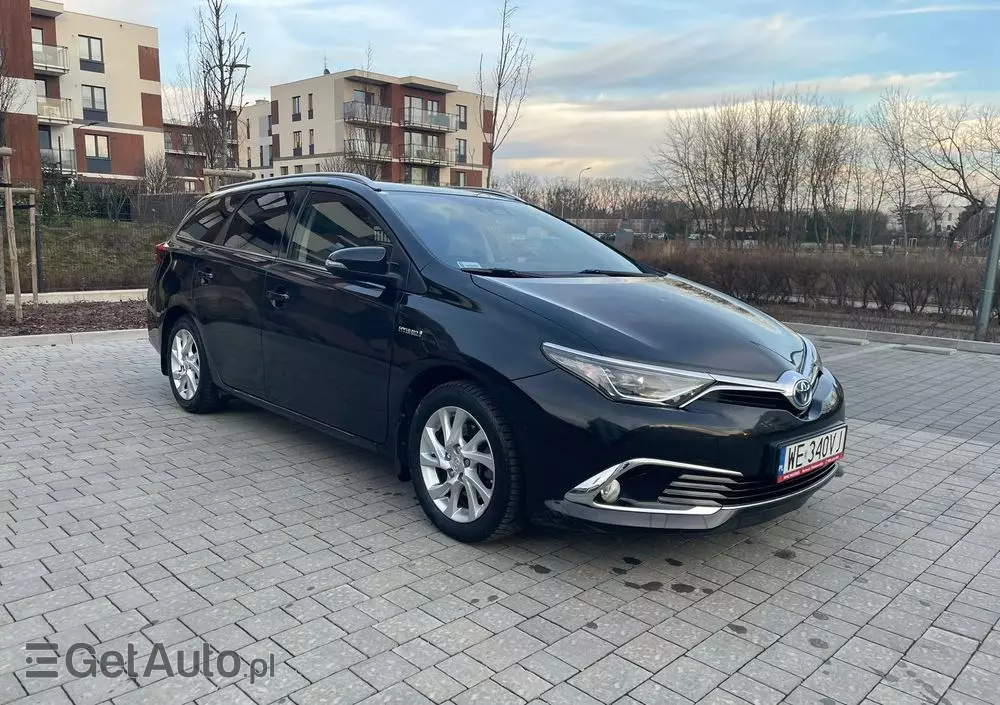 TOYOTA Auris Hybrid 135 Prestige