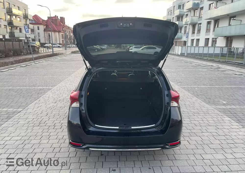 TOYOTA Auris Hybrid 135 Prestige
