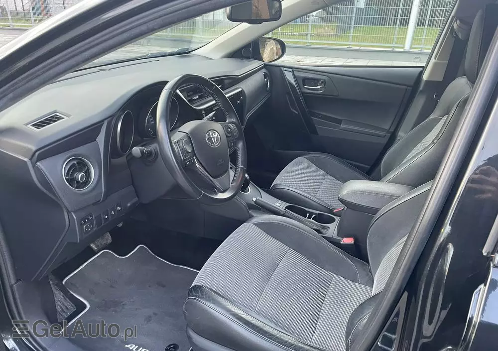 TOYOTA Auris Hybrid 135 Prestige