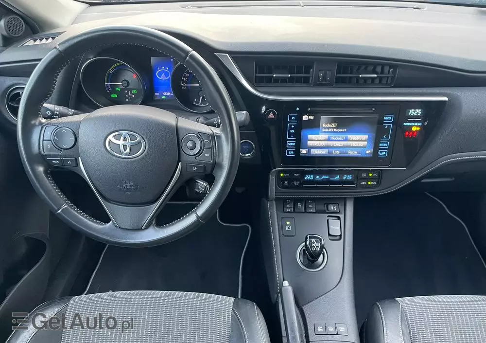 TOYOTA Auris Hybrid 135 Prestige
